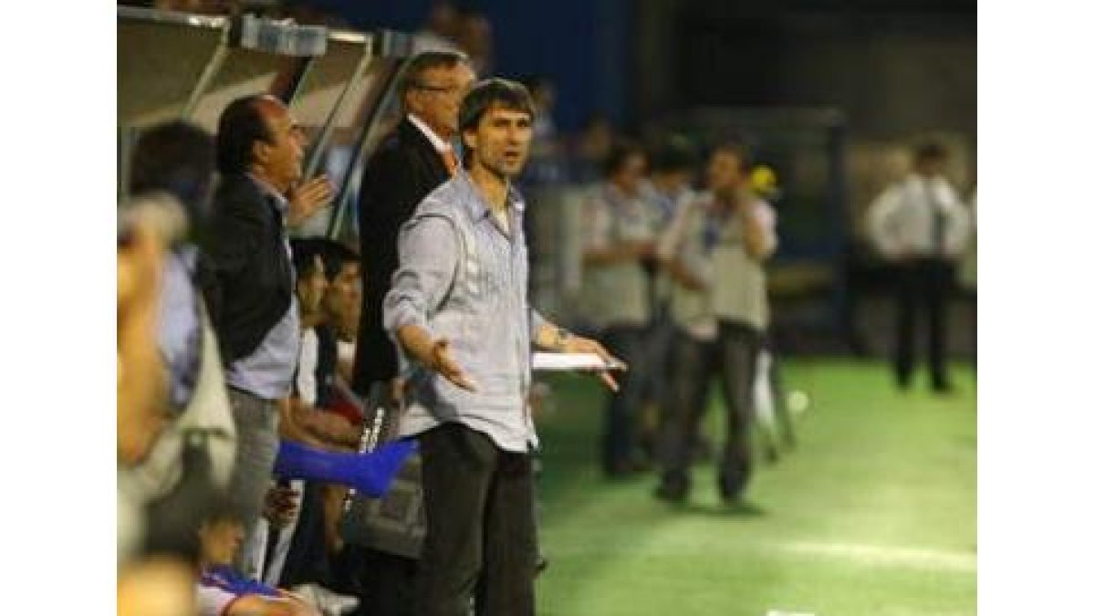 Mientras llega un nuevo director técnico, Tomás Nistal dirigirá al equipo en El Arcángel.