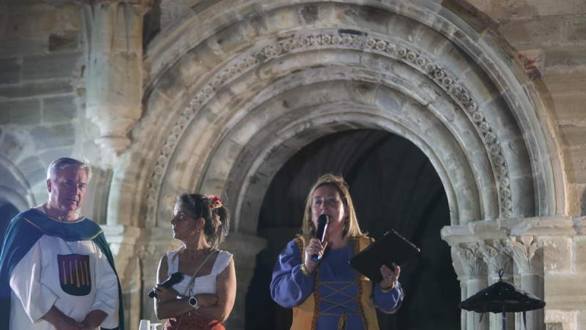 Antes de la cena, el pregón, dio la bienvenida a todos los asistentes al monasterio. L. DE LA MATA