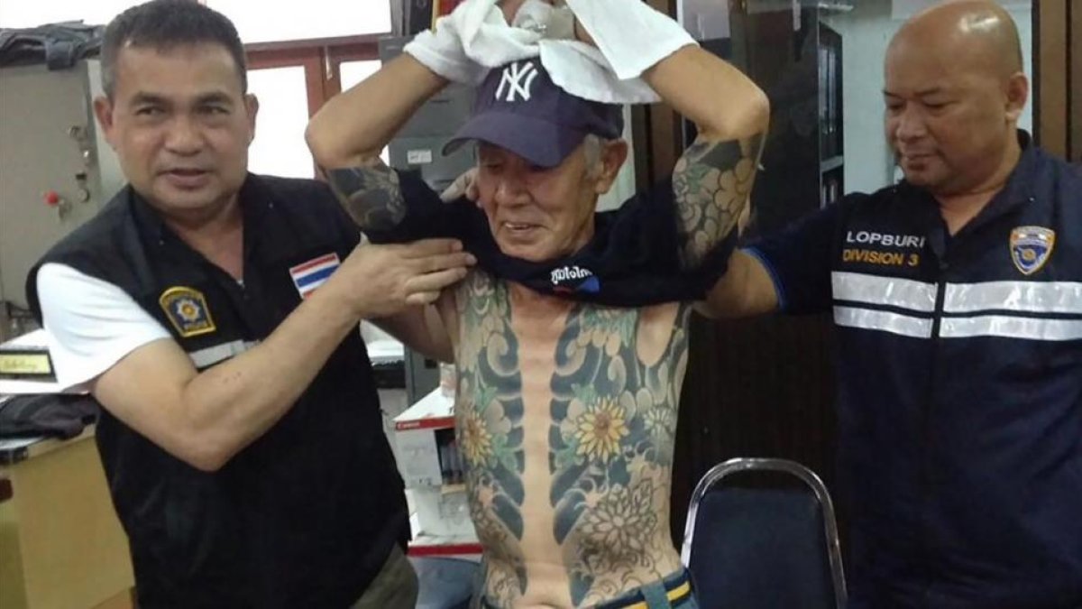 El yakuza Shigeharu Shirai después de ser detenido.
