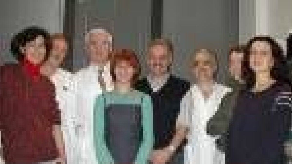 Díez Pérez (tercero por la izquierda), con su equipo de investigadores