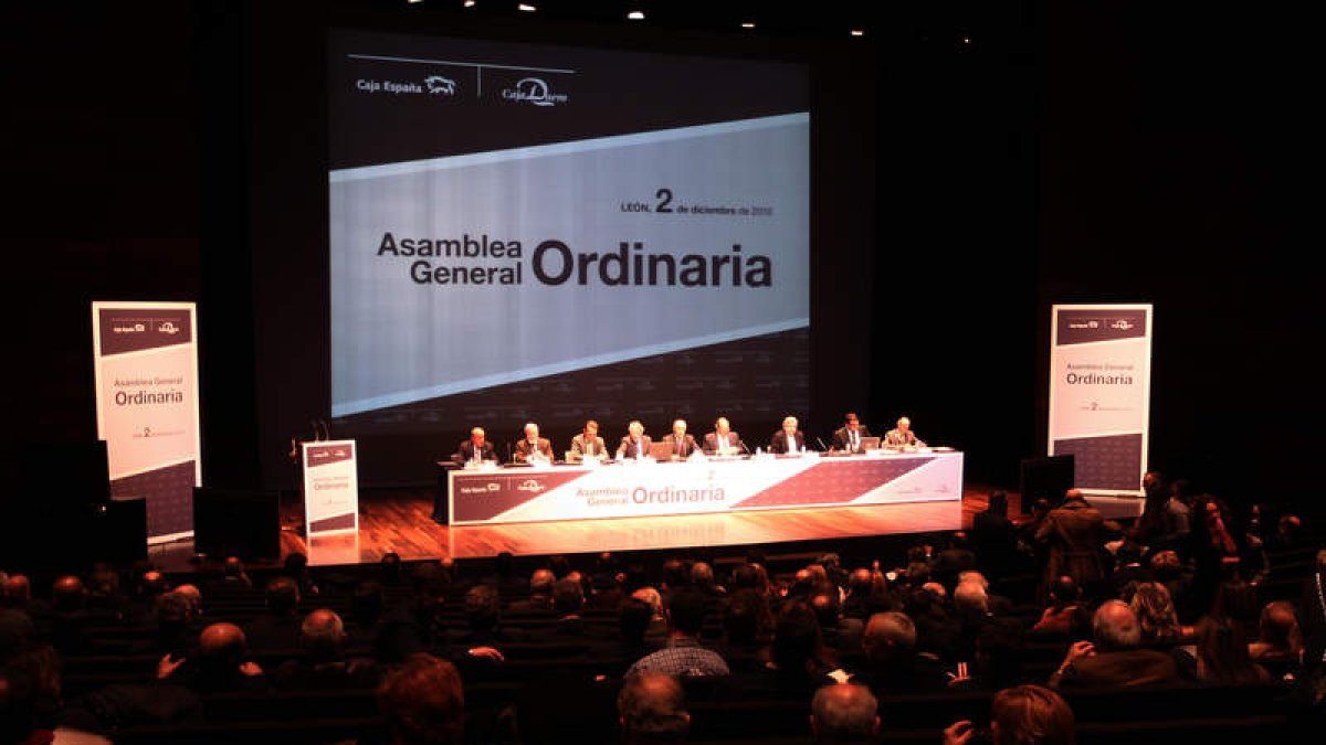 Imagen de la última asamblea de Caja España Duero en la capital leonesa.