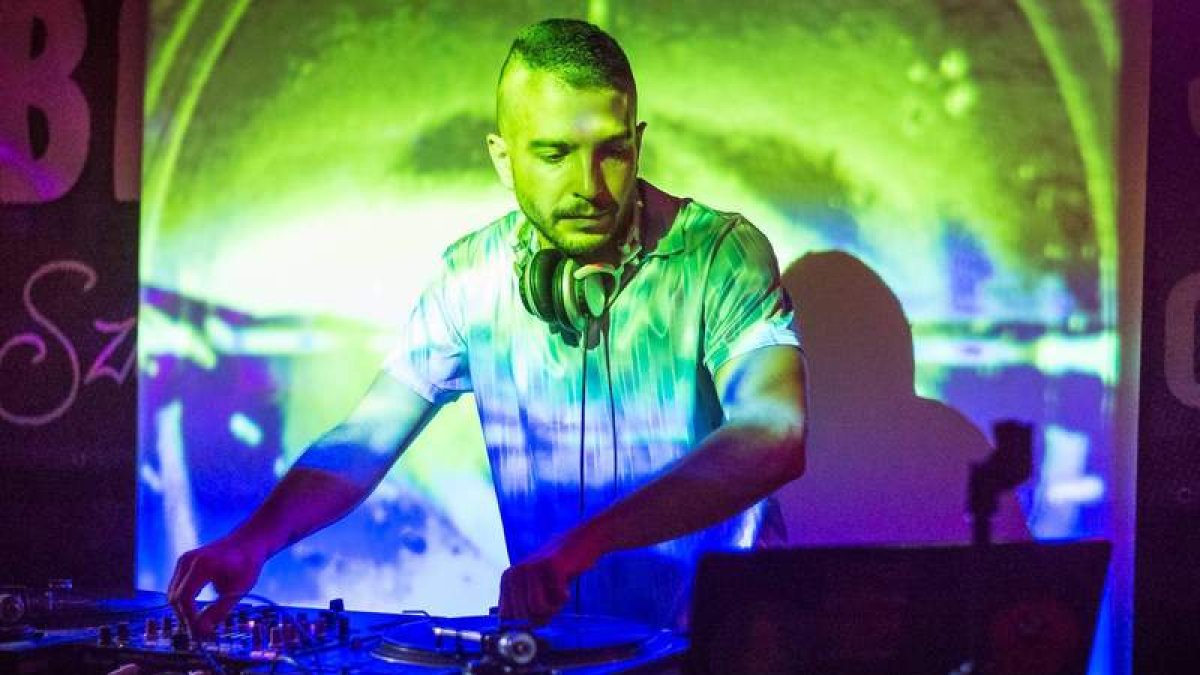 El músico Dj Caution, durante una de sus actuaciones. DL