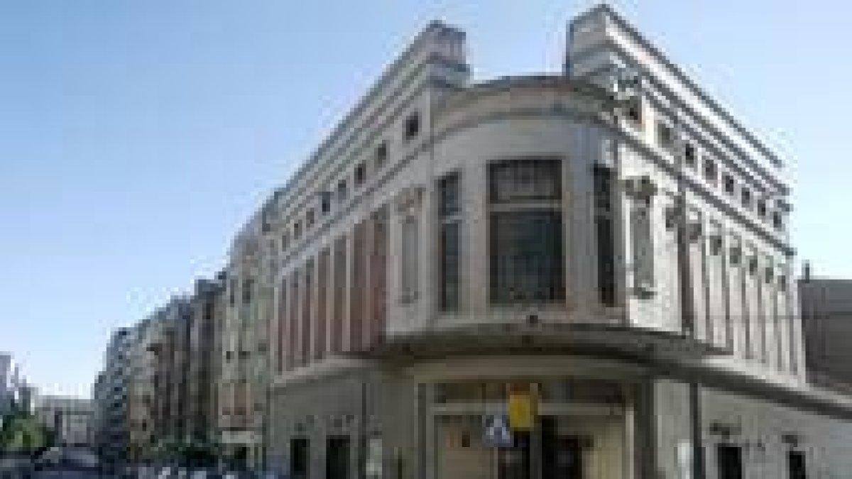 El proyecto contempla la reconversión del edificio del Trianón, en la imagen, en un multicine
