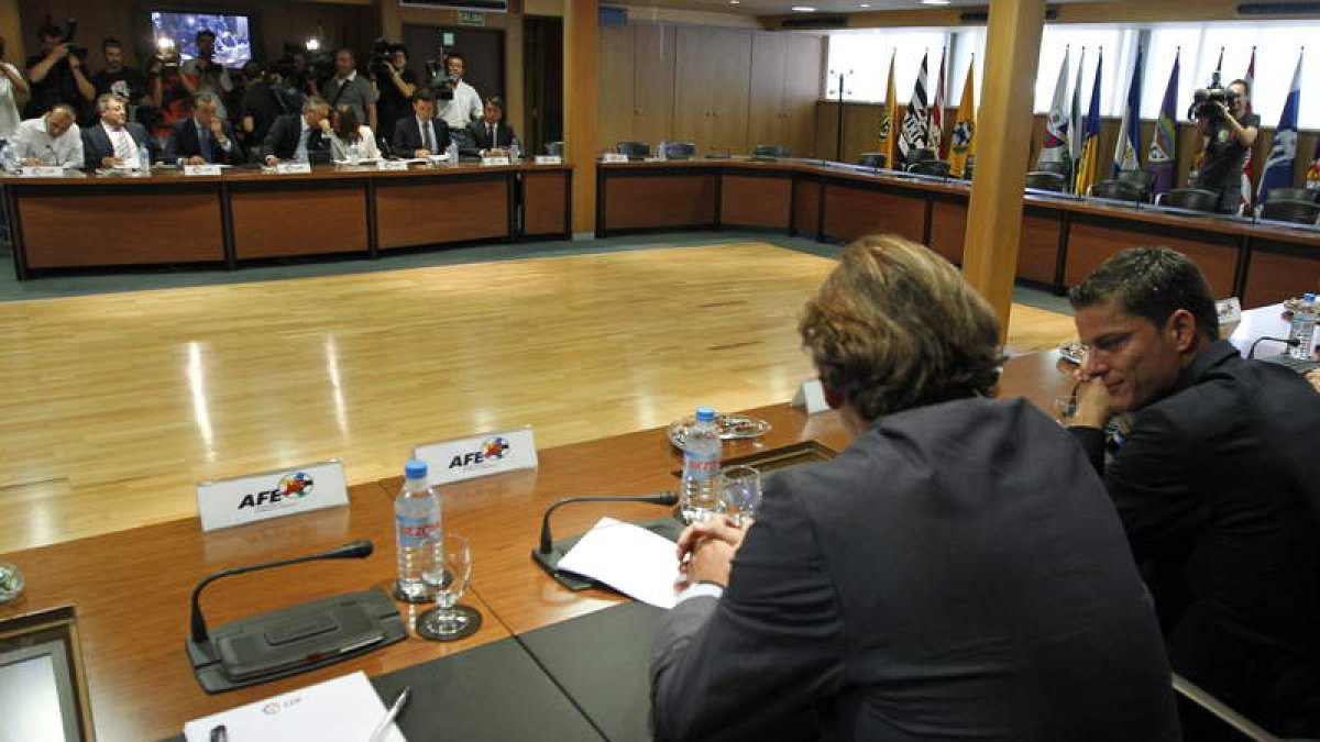 La reunión de ayer entre la LFP y la AFE acabó como las anteriores, sin acuerdo.