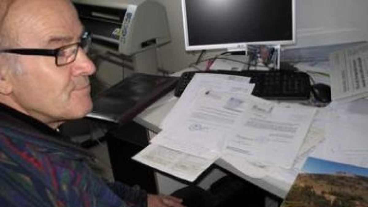 La zona de abonos se encuentra en mitad del pueblo de La Red y ha sido denunciado por los vecinos