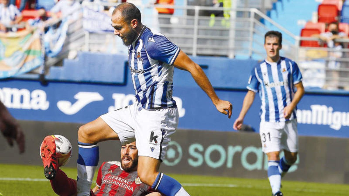 El filial realista y la Deportiva igualaron en el partido de la primera vuelta en Ipurúa. L. DE LA MATA