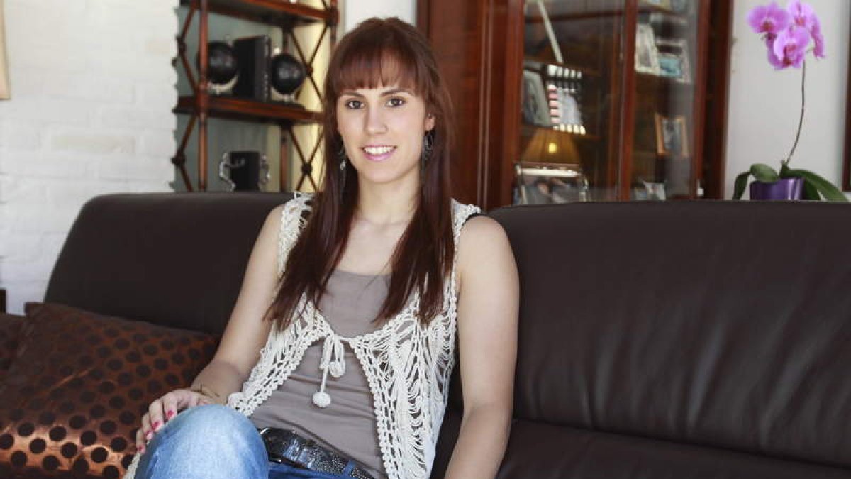 La lateral leonesa, Mireya González, cumple su segunda temporada enrolada en el balonmano francés, en el Mios.