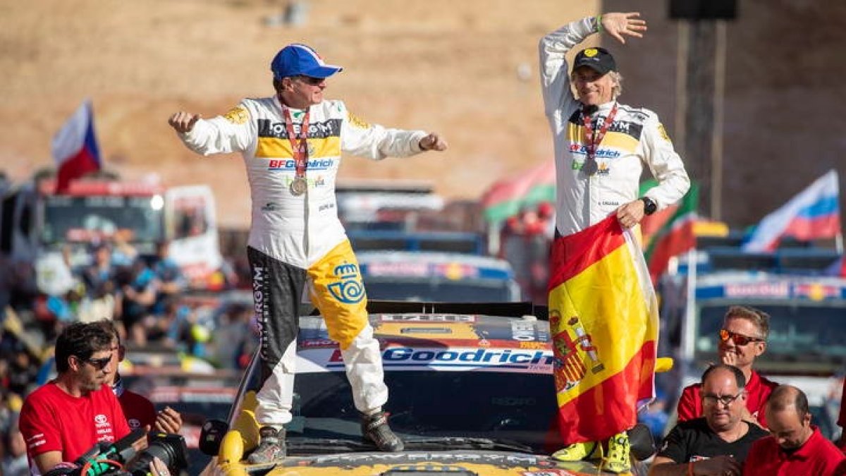 Calleja sustenta la bandera de España en la competición del pasado año. DL
