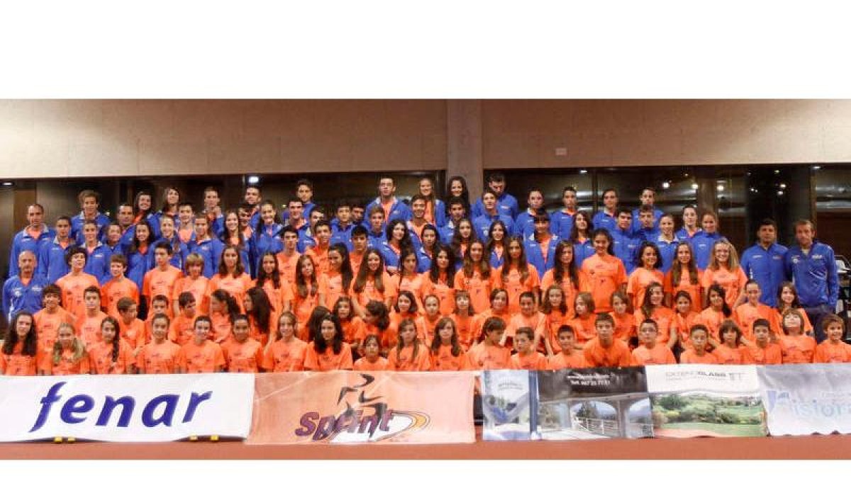 El Sprint León, con todos los integrantes de sus equipos que han brillado esta temporada.