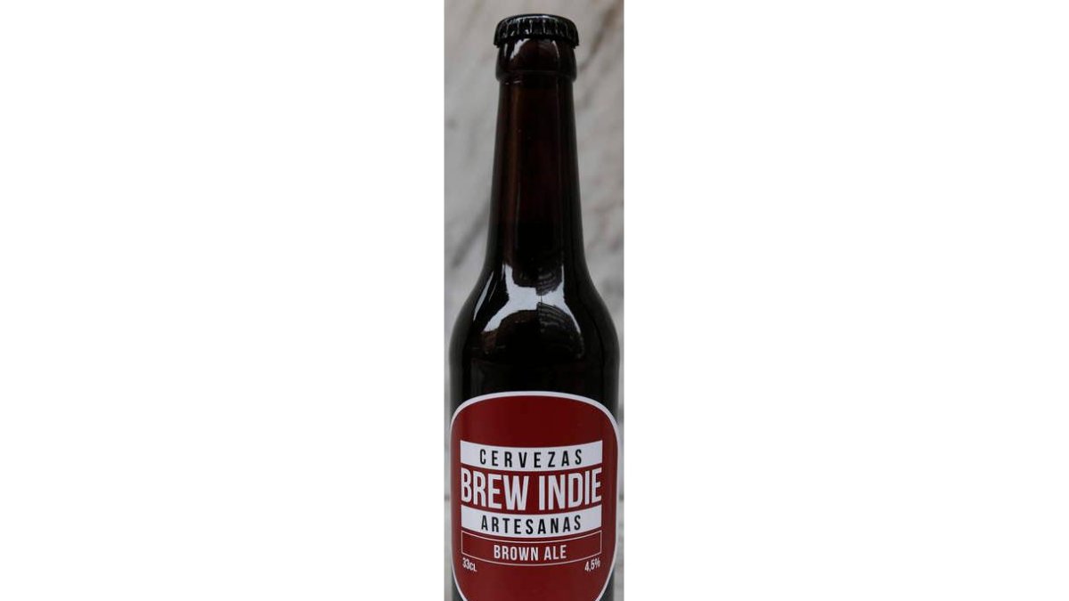 La nueva Brew Indie, una cerveza artesana hecha en León, llega en versión rubia (American Golden Ale) y tostada (Brown Ale). Se fabrica en San Andrés del Rabanedo.