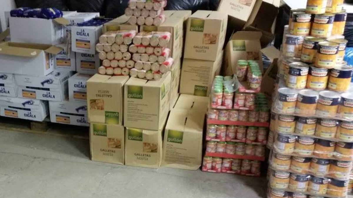 Los lotes de alimentos y el reparto fue obra de los voluntarios. DL