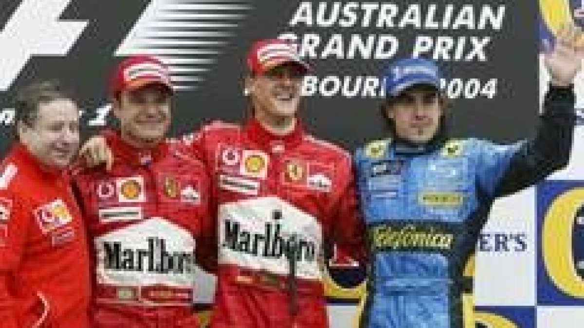La escena se repite por quinta vez: Fernando Alonso está en el podio