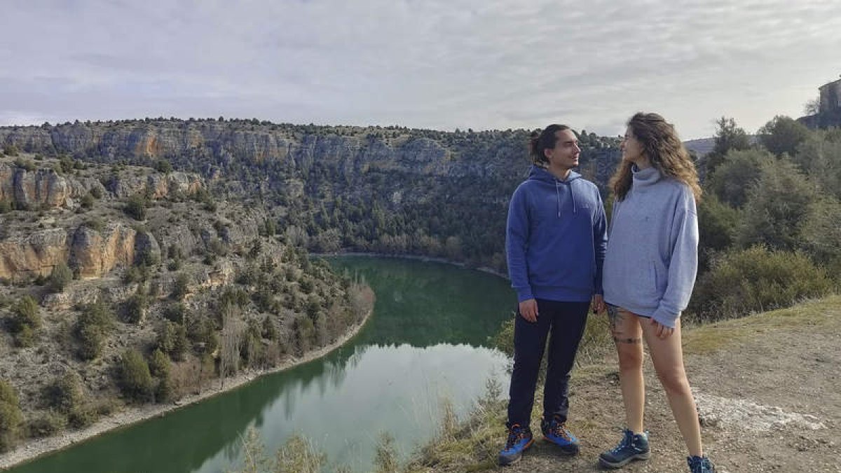 Fernando Pérez y Mónica Gilarranz crean prendas sostenibles y medioambientales. EFE/GREENER