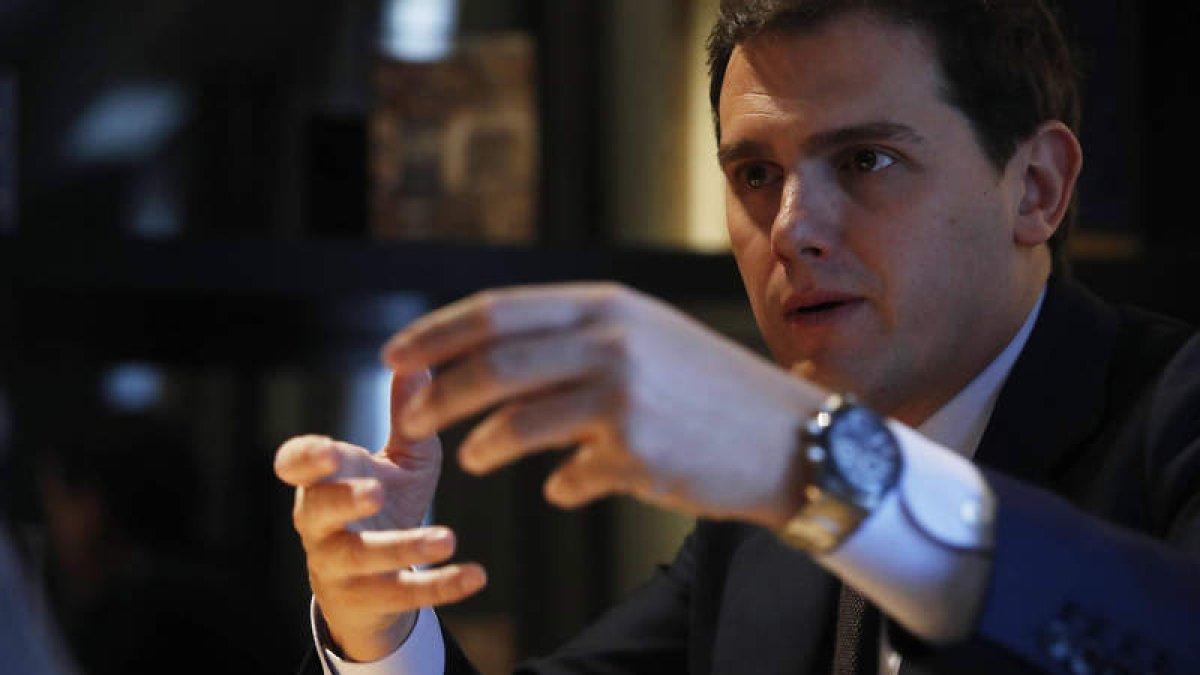 Albert Rivera gesticula durante su última estancia en León, en la que concedió una entrevista a este periódico. RAMIRO
