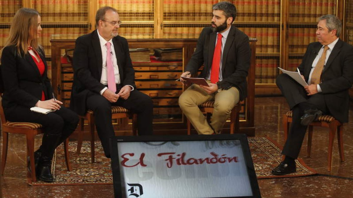 Elena Rodríguez Costilla, el consejero Fernando Rey, Roberto Núñez y Joaquín S. Torné. RAMIRO