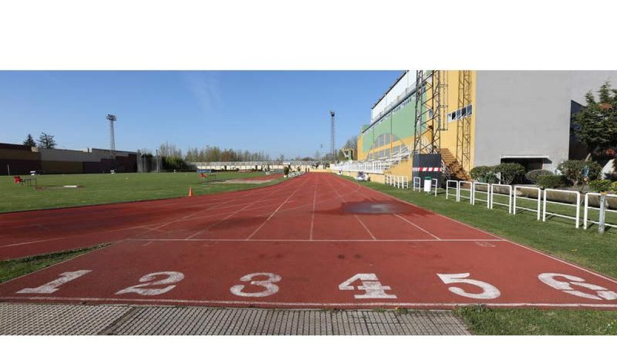 El Estadio Hispánico, con una pista de seis calles, no se adapta a la reglamentación de la Federación para albergar la División de Honor en la que compite el Sprint. MARCIANO