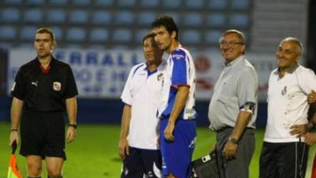 Nino debutó en casa tras sus tres primeros minutos en Astorga.
