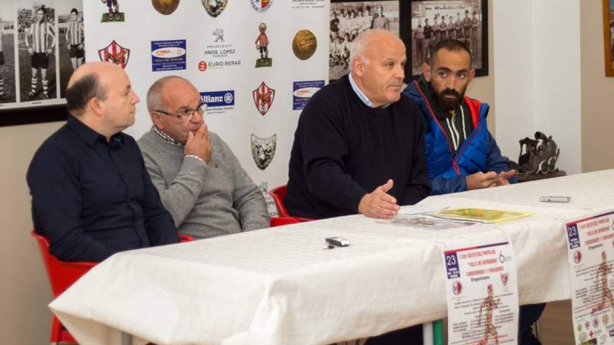 Serafín Vázquez en la presentación de la San Silvestre de Bembibre. DL