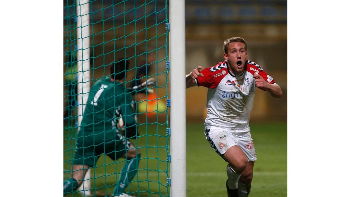 Aketxe fue el autor del gol al Murcia en el Reino de León.