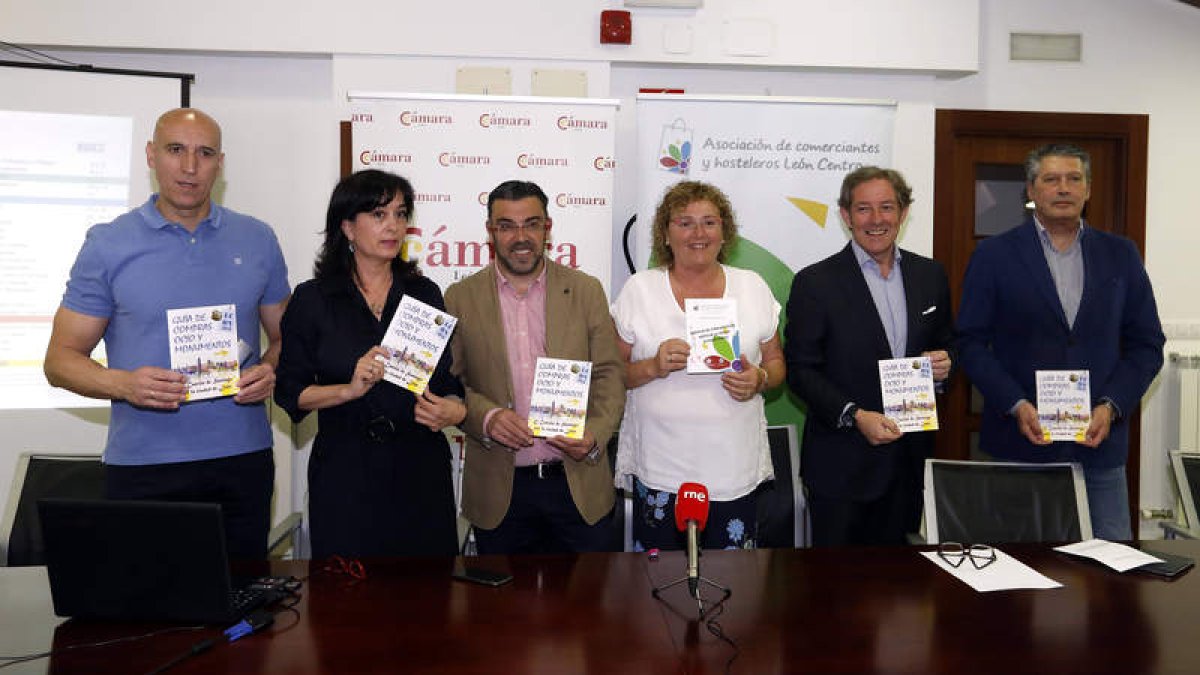 El acto de presentación contó con numerosas personalidades en la Cámara de Comercio. MARCIANO PÉREZ