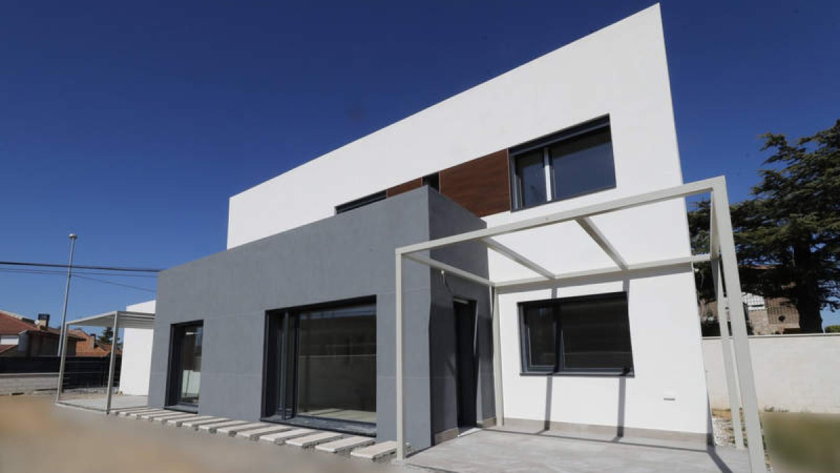 Uno de los chalets construidos en El Caminón. RAMIRO