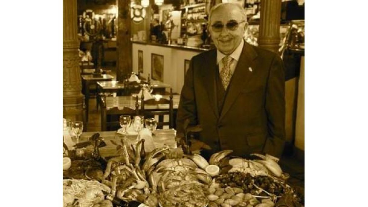 Miguel García Gómez en su restaurante La Trainera