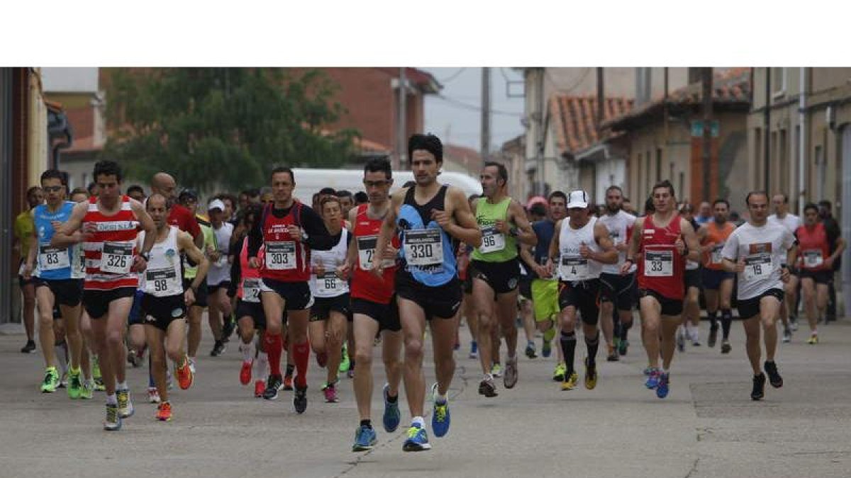 Rabanal (330), por delante del a la postre ganador Alberto González, puso un fuerte ritmo en el tramo inicial de la Media Maratón.