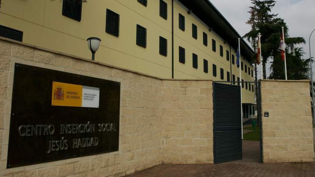 El Centro de Inserción Social de León depende de la cárcel de Villahierro.