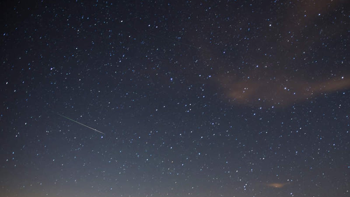 La lluvia de estrellas será más visible esta noche gracias a la oscuridad propia de la fase de luna nueva. PEDRO PUENTE HOYOS