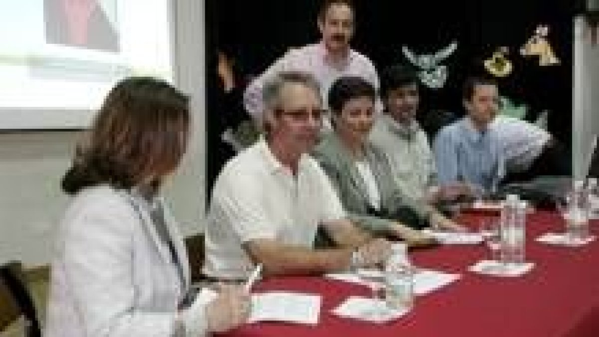 Carmen G. Compadre, Bernardo, Blanca García, Casqueiro, García Lorenzo y Javier Miguel (de pie)