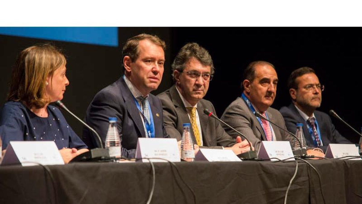 Inauguración de los congresos en el Auditorio Ciudad de León. FERNANDO OTERO