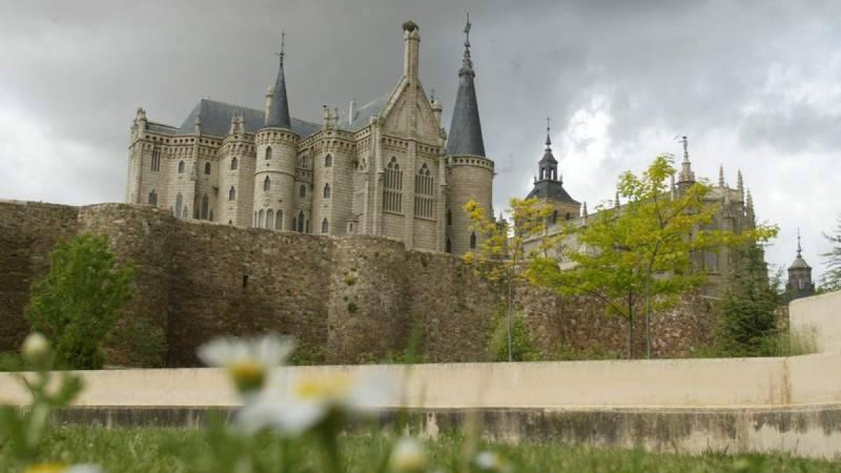 Palacio Episcopal, que acoge el Museo de los Caminos, propiedad del Obispado de Astorga.
