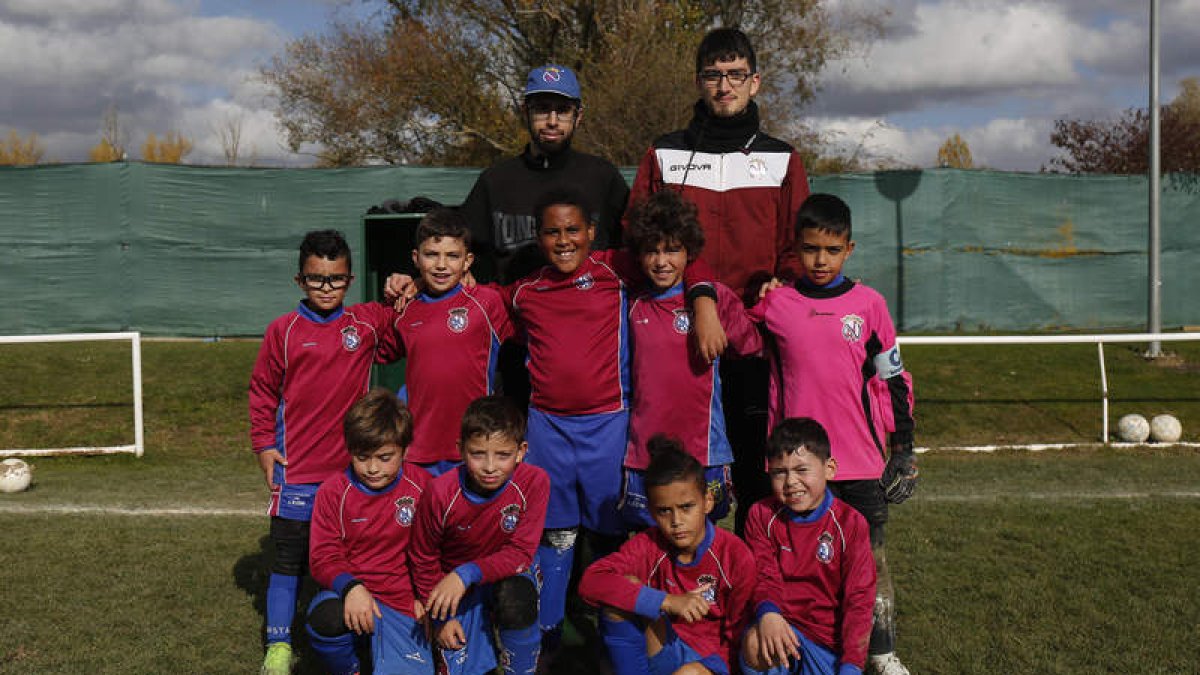 Formación del CD Astorga que milita en 2ª Benjamín. FERNANDO OTERO