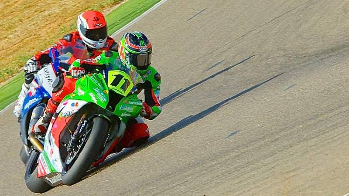 Isaac García Urbina, en primer plano, peleó con descaro y calidad contra todos sus adversarios sobre la pista
