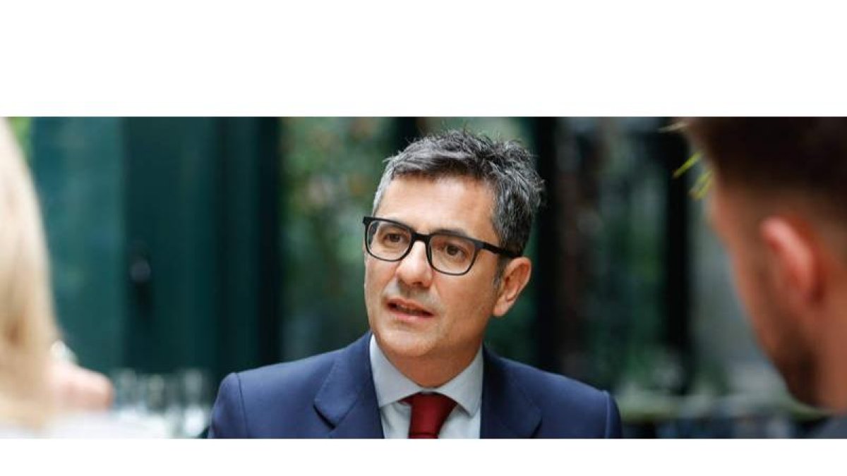 El ministro de Presidencia, Félix Bolaños, durante la entrevista. JOSÉ GONZÁLEZ