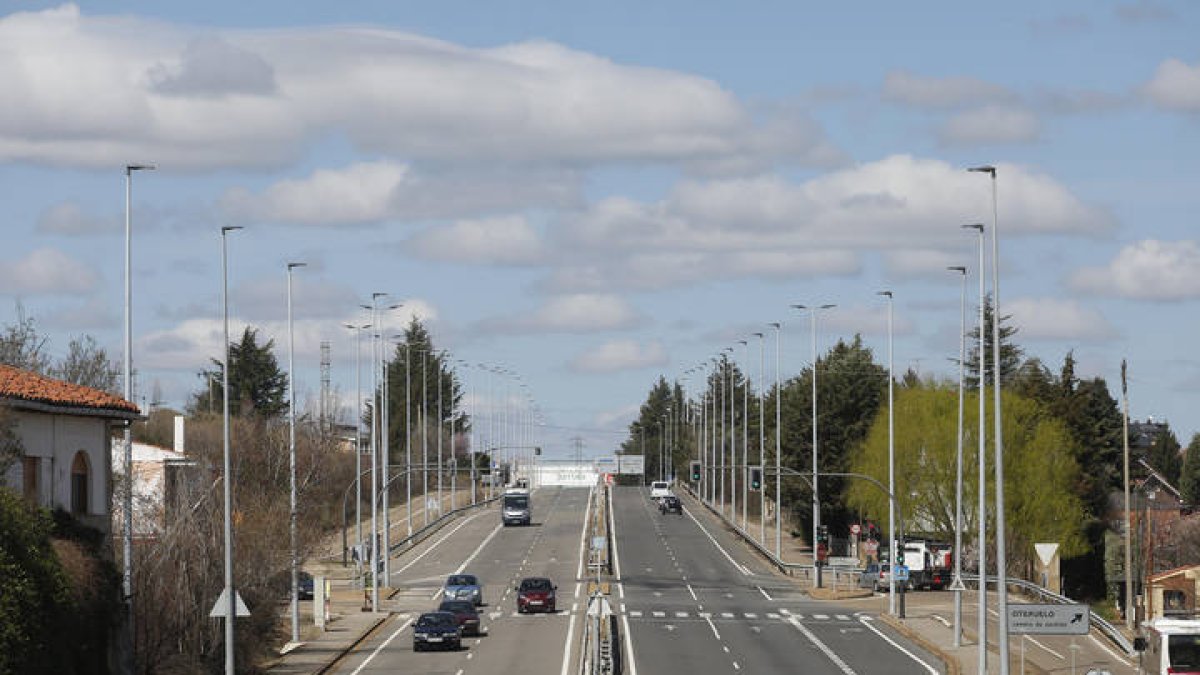 Cruce de Oteruelo de la Valdoncina. FERNANDO OTERO