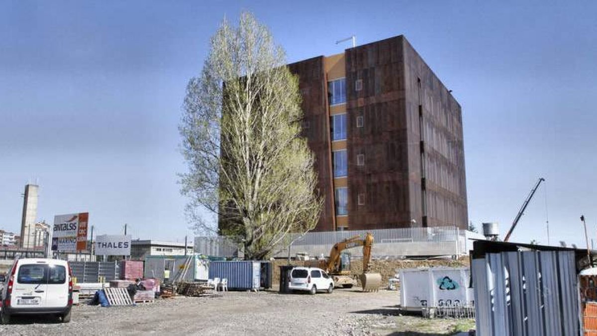 Estado de las obras del nuevo CRC, ayer, en la zona entre la estación provisional y el futuro Palacio de Congresos.