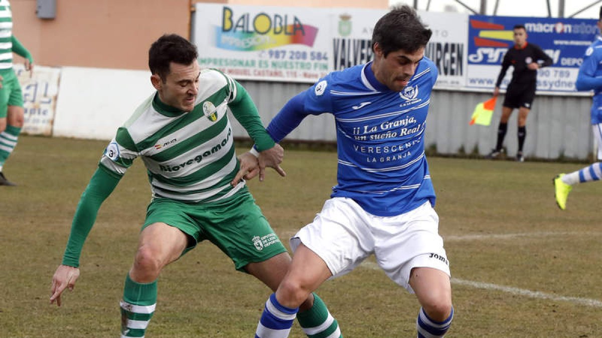 Álex Matos, a la izquierda, que después resultaría lesionado, abrió el camino del triunfo. MARCIANO PÉREZ