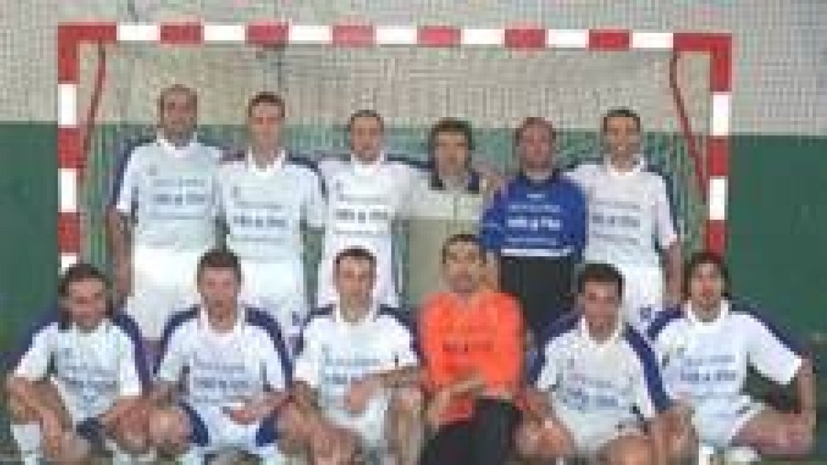 Formación del Peluquería San-K, campeón de Liga anticipado de la competición local de Cacabelos