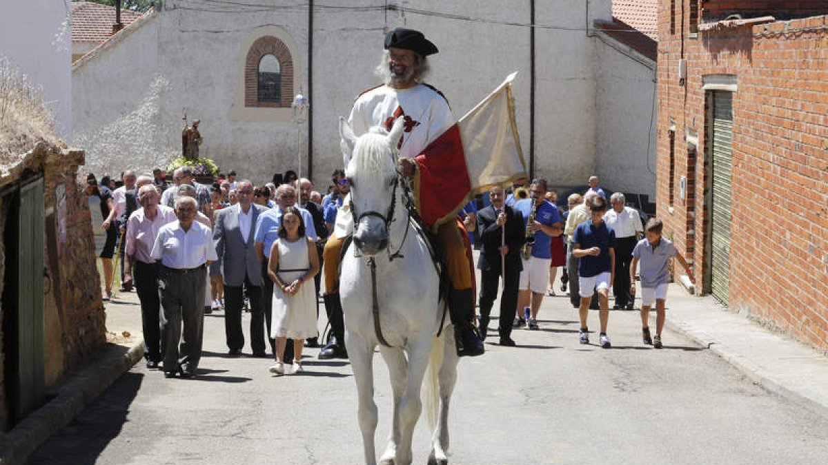 Procesión de Santiago durante las fiestas del patrón en Villadangos del Páramo. MARCIANO PÉREZ