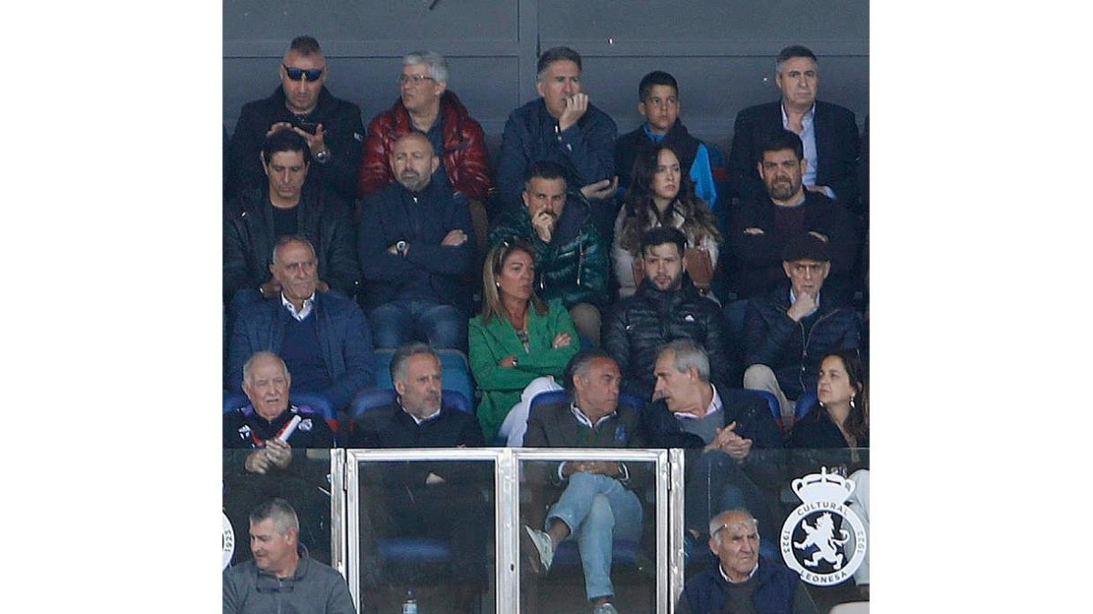 Palco del Reino en el partido Cultural-Real Madrid Castilla del 13 de mayo con muchas caras conocidas. F. OTERO