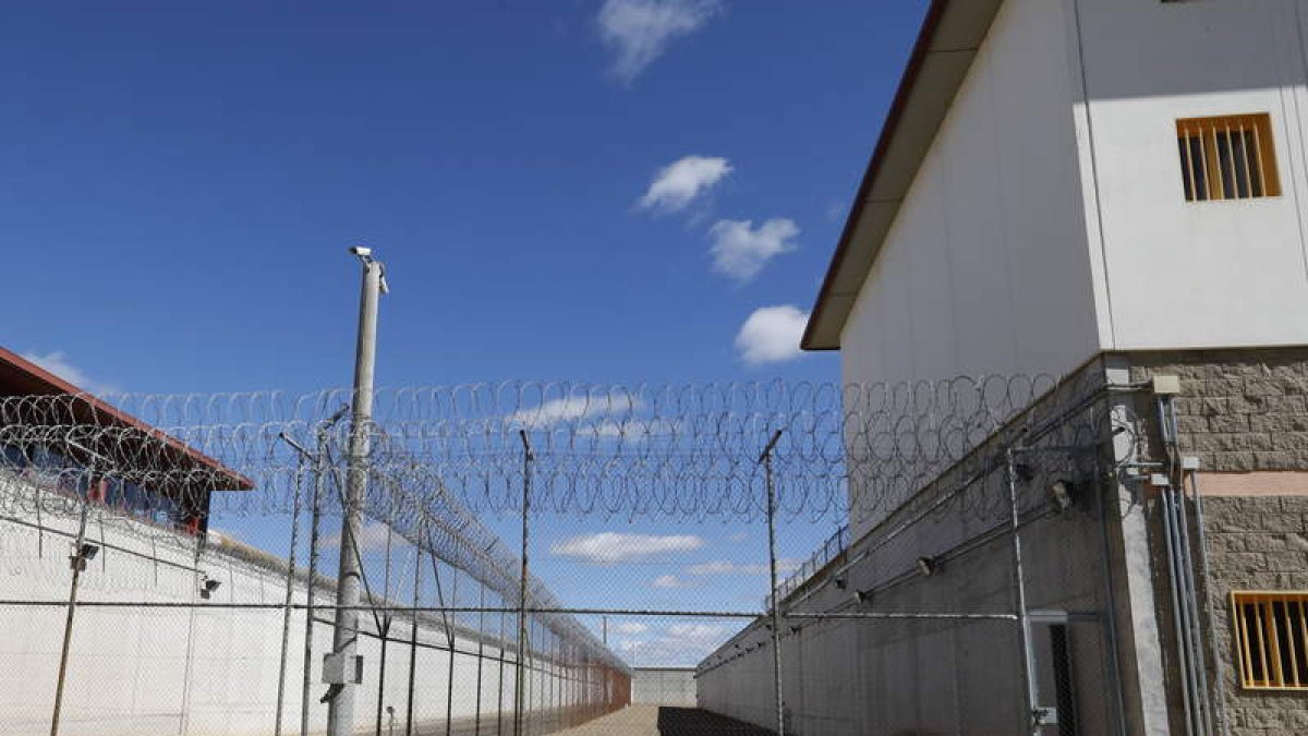 Exterior de la prisión de Villahierro. MARCIANO PÉREZ