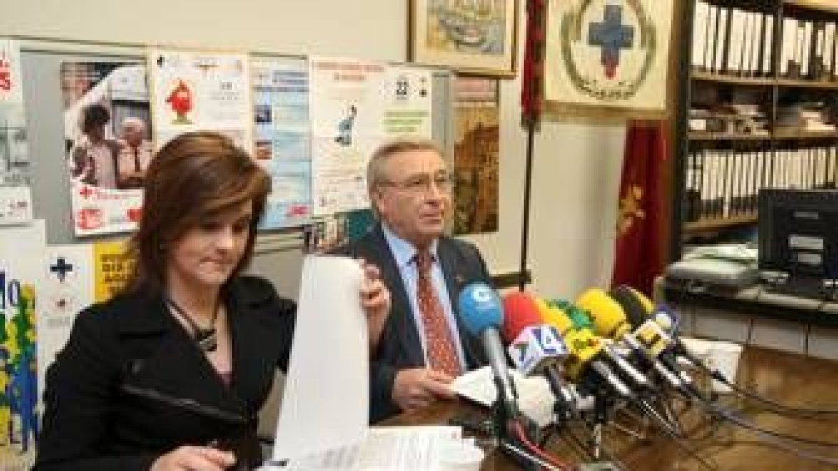 Teresa González y Martín Manceñido, durante la presentación en León