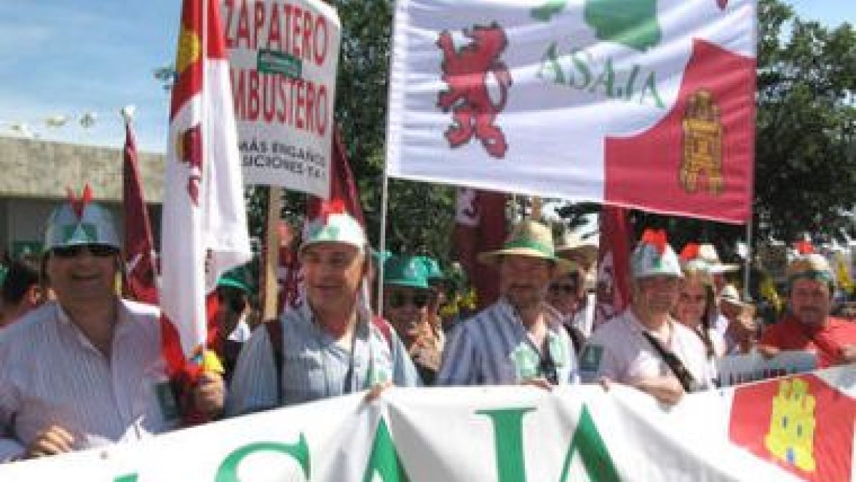 Representantes de Asaja de Castilla y León en la movilización de Mérida.