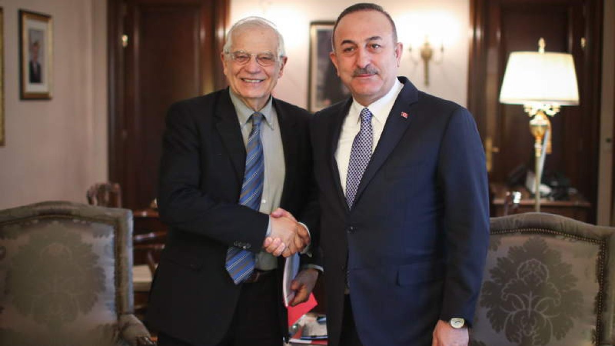 El jefe de la diplomacia comunitaria Borrell y el ministro turco de Exteriores Cavusoglu.