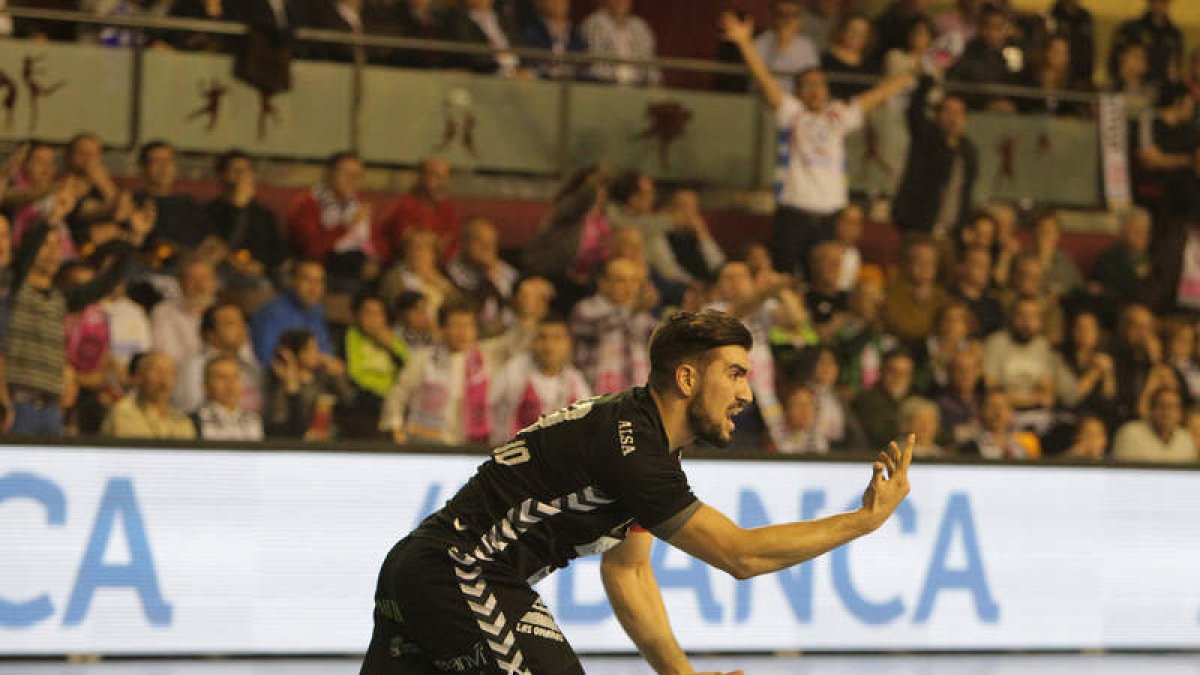 Juanjo Fernández, durante el encuentro contra el Naturhouse de la Copa Asobal.
