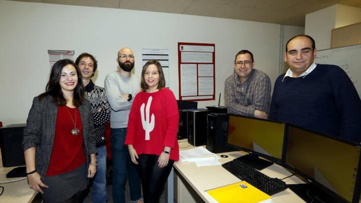 Los investigadores del Instituto de Ciencias Aplicadas, en uno de sus espacios de trabajo.