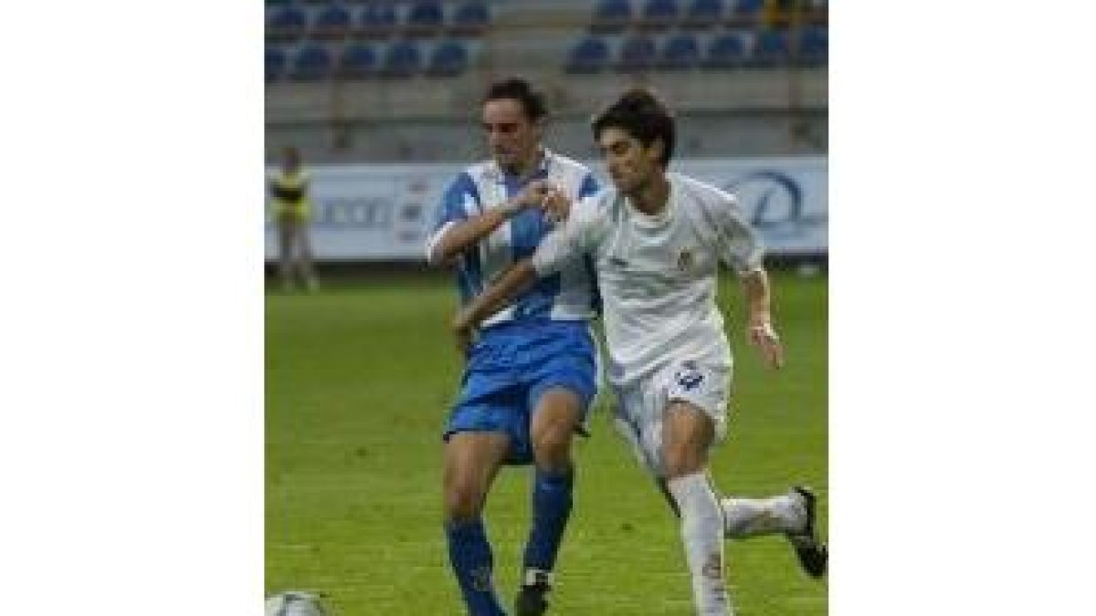 Rubén Vega retornará al equipo inicial que se mida el domingo al Alcorcón