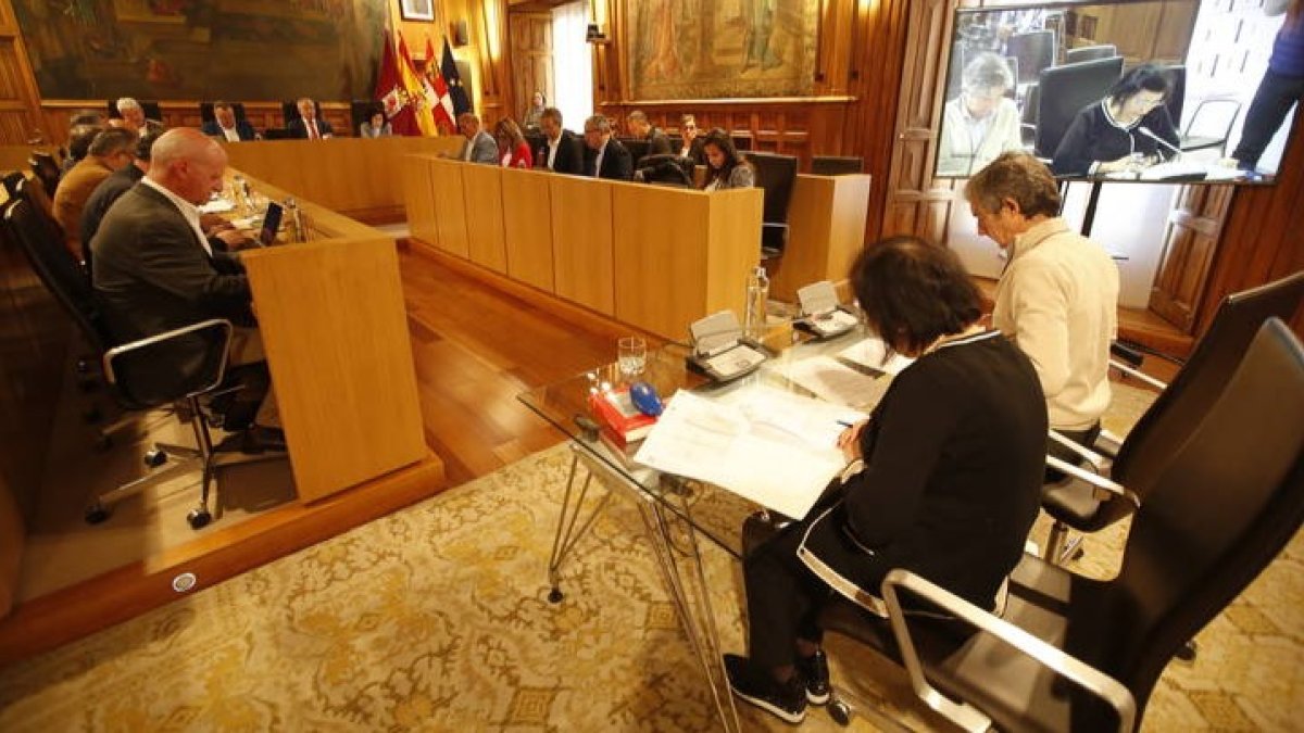 Imagen de archivo de un pleno en la Diputación. RAMIRO