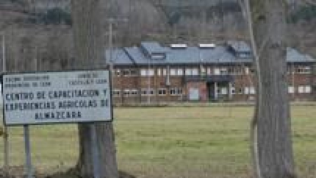 El uso de los terrenos de la Escuela de Capacitación Agraria divide a los vecinos de Almázcara